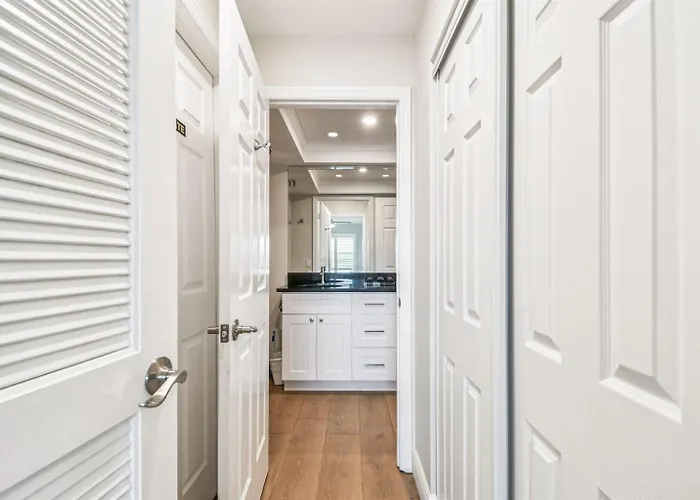 Top-floor Oceanfront At Seagate! Apartment *